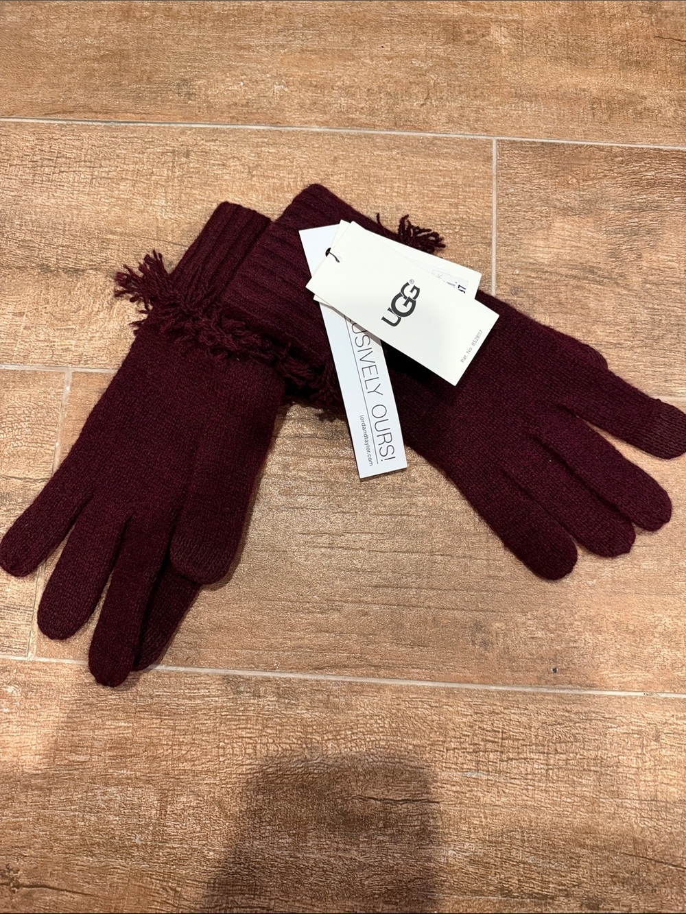 UGG Women's Fringe Cuff Knit Gloves in Burgundy